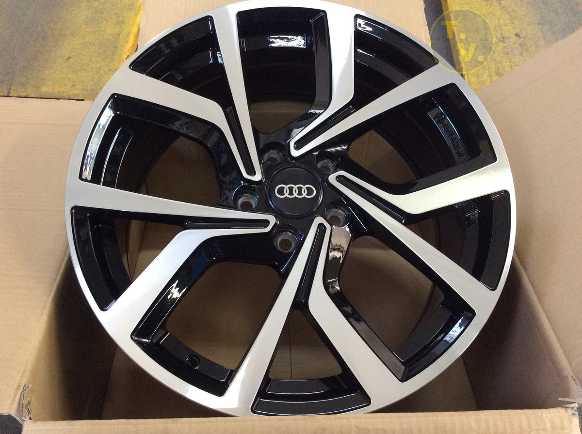 RUNNER 4 cerchi in lega NUOVI 18 pollici AUDI A4 S4 19942007 B5 8E 8H cod RUNNER82A